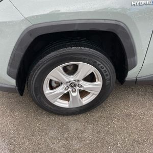 صورة 17 لـ 2021 Toyota RAV4 HYBRID XLE
