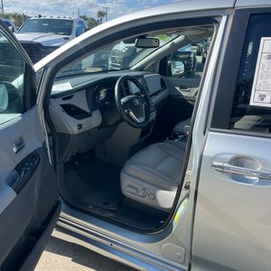 2020 Toyota SIENNA XLE 8-PASSENGER 照片 32