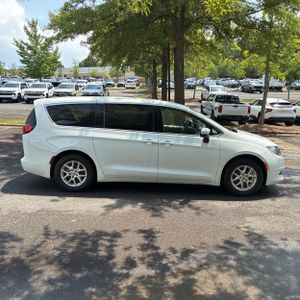 صورة 10 لـ 2022 Chrysler VOYAGER LX