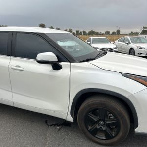 صورة 13 لـ 2021 Toyota HIGHLANDER L