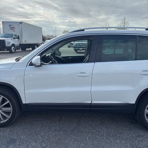 VOLKSWAGEN TIGUAN S - 4