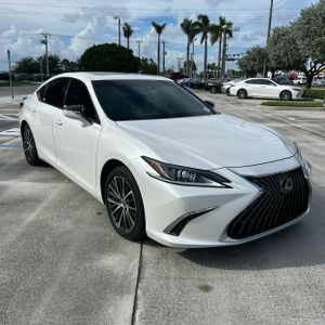 صورة 12 لـ 2024 Lexus ES 300H BASE