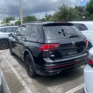 صورة 5 لـ 2022 Volkswagen TIGUAN SE R-LINE BLACK