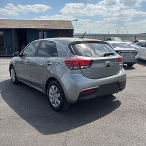 KIA RIO 5-DOOR S - 5