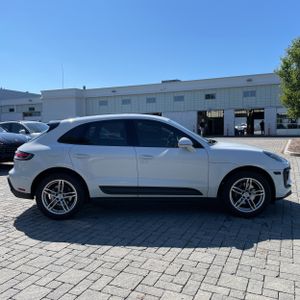 2022 Porsche MACAN BASE — фото 10