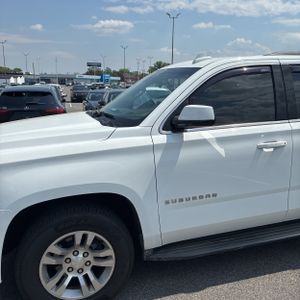 CHEVROLET SUBURBAN LT - 2