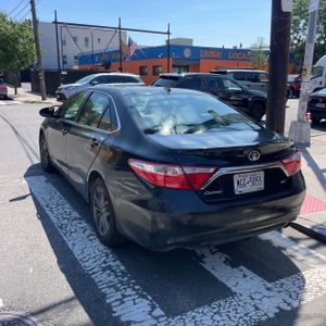 2017 Toyota CAMRY SE photo 5