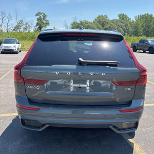 2026 Volvo XC60 B5 CORE photo 7
