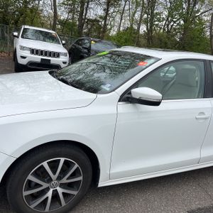 VOLKSWAGEN JETTA 1.4T SE - 2