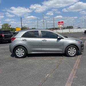 KIA RIO 5-DOOR S - 10