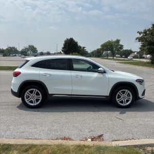 صورة 10 لـ 2021 Mercedes-BENZ GLA