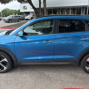 HYUNDAI TUCSON LIMITED - 4