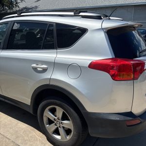 2015 Toyota RAV4 XLE — фото 6