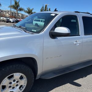 CHEVROLET SUBURBAN LT - 2