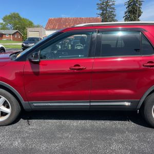 FORD EXPLORER XLT - 3