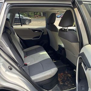 2019 Toyota RAV4 HYBRID XLE — фото 35