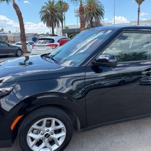 صورة 2 لـ 2023 KIA SOUL LX