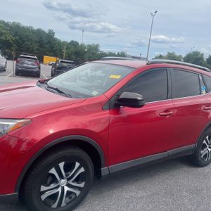 2017 Toyota RAV4 LE photo 2