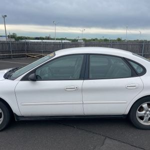 FORD TAURUS SE - 4