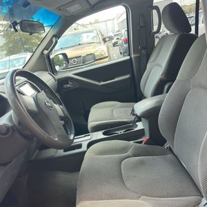 2013 Nissan FRONTIER S 照片 32