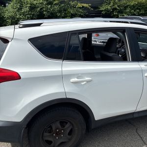 2015 Toyota RAV4 LE 照片 9
