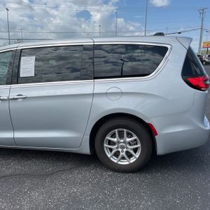 CHRYSLER PACIFICA TOURING L - 6