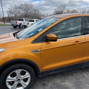 FORD ESCAPE SE - 2