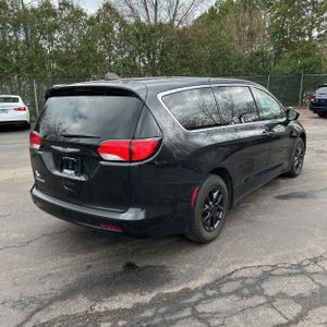 CHRYSLER VOYAGER LX - 8