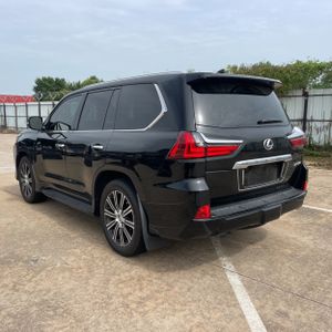 صورة 5 لـ 2020 Lexus LX 570 THREE-ROW