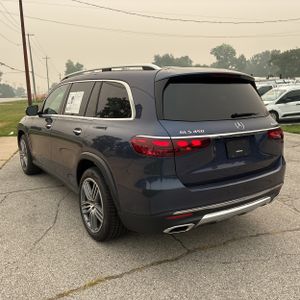 2025 Mercedes-BENZ GLS photo 5