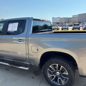 صورة 6 لـ 2023 Chevrolet SILVERADO 1500 RST