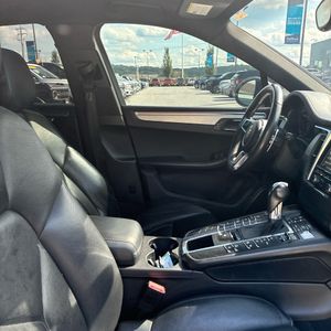 صورة 32 لـ 2015 Porsche MACAN S