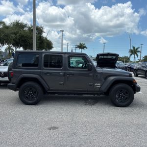 صورة 9 لـ 2021 JEEP WRANGLER UNLIMITED SPORT