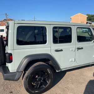 صورة 9 لـ 2023 JEEP WRANGLER SPORT