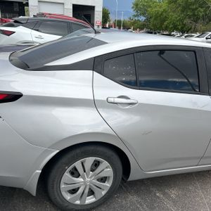 2020 Nissan VERSA S — фото 6