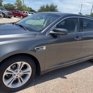 FORD TAURUS SE - 2