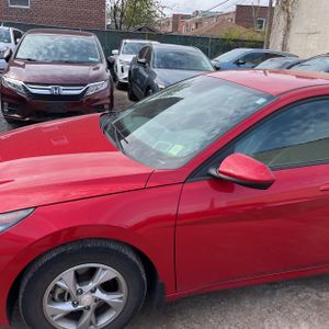 HYUNDAI ELANTRA SE - 2