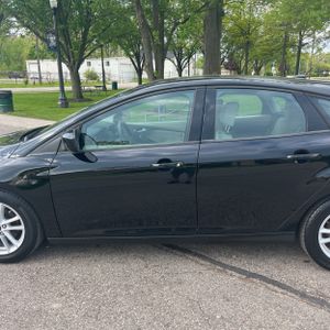 FORD FOCUS SE - 4