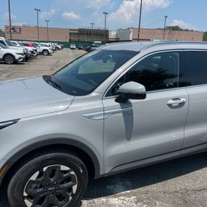 2025 KIA SORENTO S photo 2