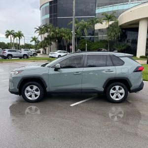 صورة 3 لـ 2021 Toyota RAV4 HYBRID XLE
