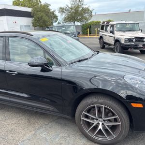 2023 Porsche MACAN thumbnail 13