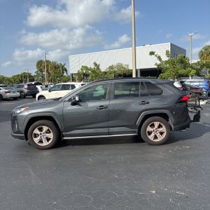 صورة 3 لـ 2021 Toyota RAV4 XLE