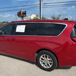 CHRYSLER PACIFICA TOURING L - 6