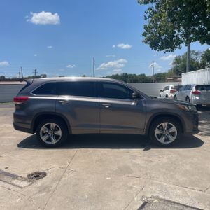 صورة 10 لـ 2017 Toyota HIGHLANDER LIMITED