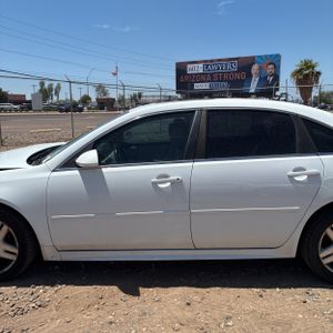2010 Chevrolet IMPALA LT photo 4