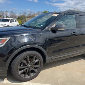 FORD EXPLORER XLT - 2