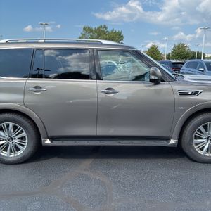 2019 Infiniti QX80 LUXE — фото 11