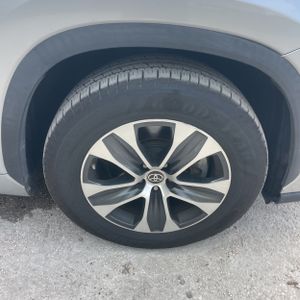 2023 Toyota HIGHLANDER XLE thumbnail 20