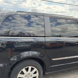 CHRYSLER TOWN AND COUNTRY TOURING - 9