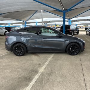 TESLA MODEL Y LONG RANGE - 10